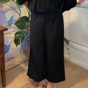 Black wide leg cropped trousers. primark size xs